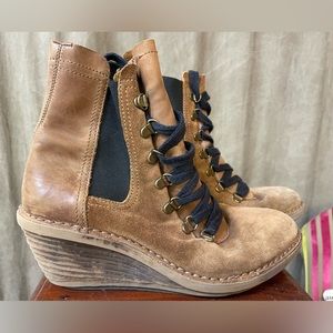 Fly London Leather Chelsea Boot Wedges W 9.5